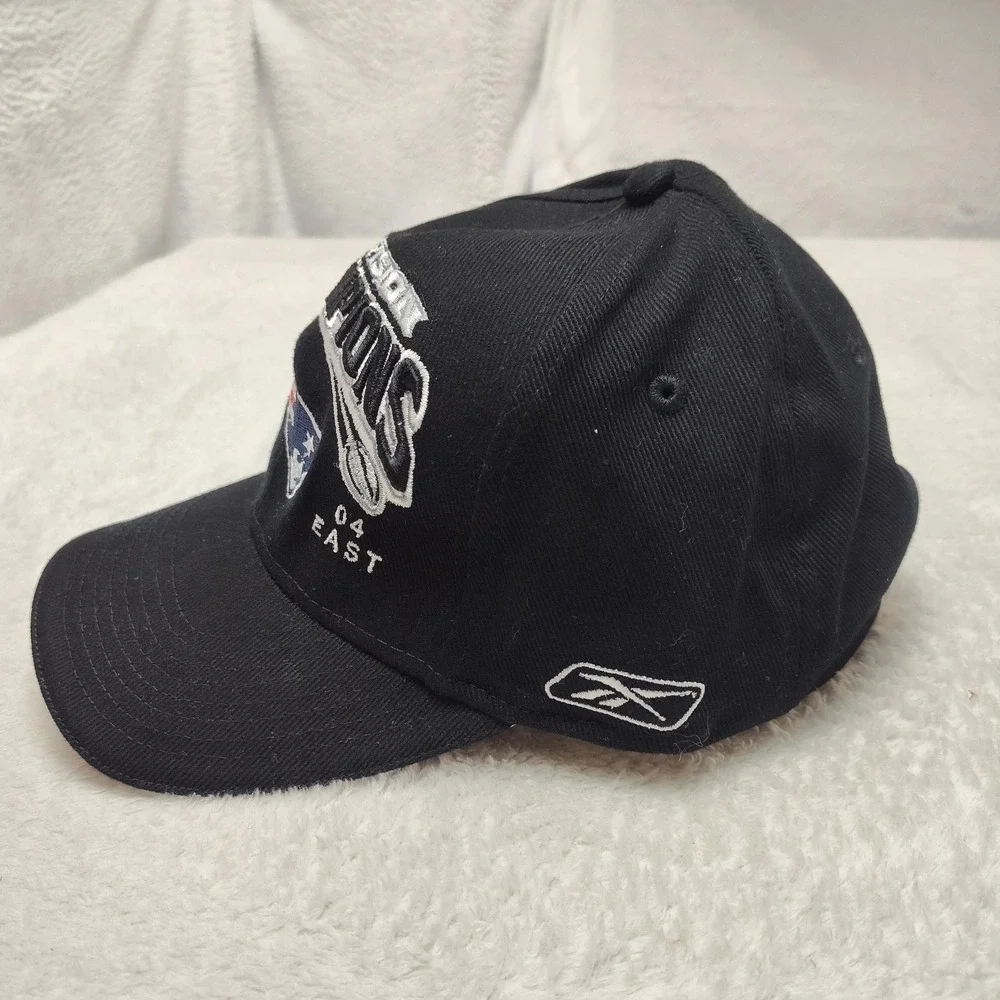 New England Patriots 2004 Division Reebok Hat Cap Strap Back Mens Black Football